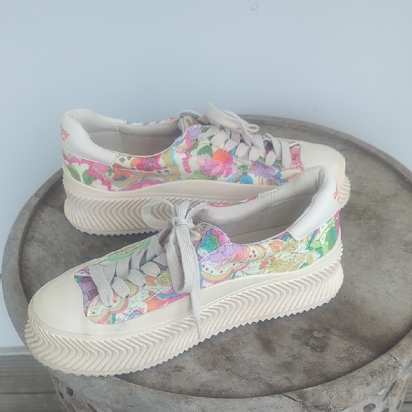 Floral Canvas Sneakers - Picture 6 of 8